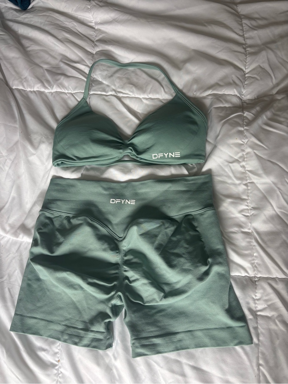 DFYNE set